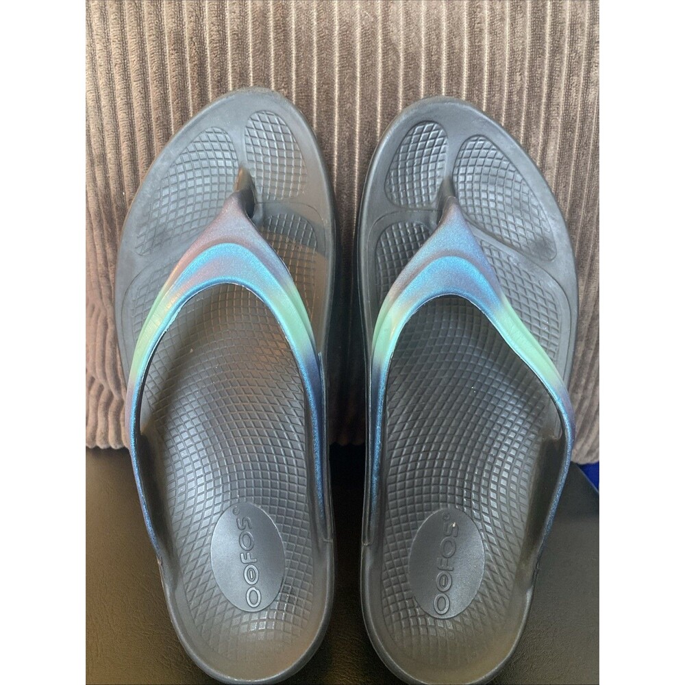 OOFOS Women's OOlala Luxe Recovery Sandal Blue green Metallic Thong Size 8